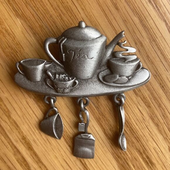 Signed JJ Pewter Tea Time Pin - Picture 2 of 9